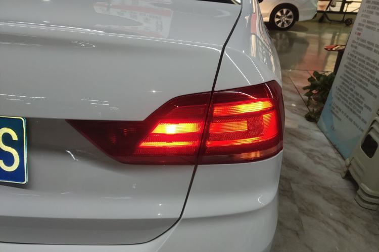 Used Volkswagen Santana 2016 1.6L Automatic Fashion Edition Right Rear Taillight