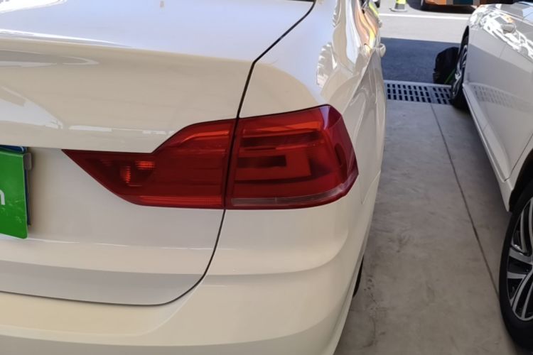 Used Volkswagen Santana 2016 1.6L Automatic Fashion Edition Right Rear Taillight