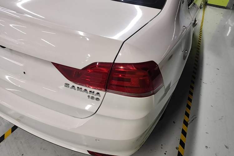 Used Volkswagen Santana 2016 1.6L Automatic Comfort Edition Right Rear Taillight