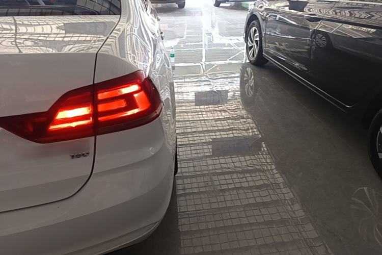 Used Volkswagen Santana 2016 1.6L Automatic Fashion Edition Right Rear Taillight