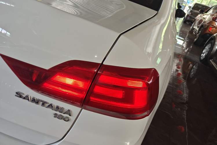 Used Volkswagen Santana 2016 1.6L Automatic Fashion Edition Right Rear Taillight