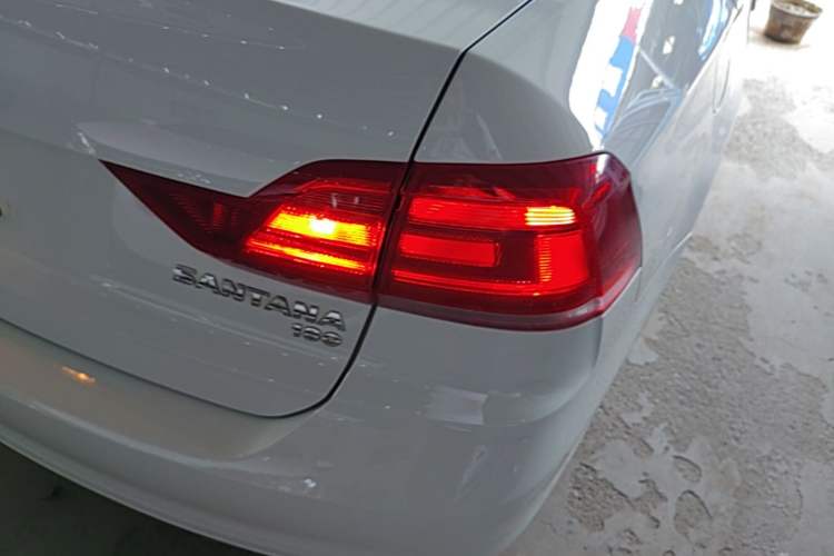 Used Volkswagen Santana 2016 1.6L Manual Fashion Edition Right Rear Taillight