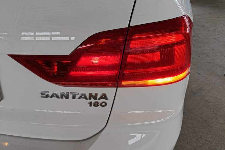 Used Volkswagen Santana 2016 1.6L Automatic Fashion Edition Right Rear Taillight