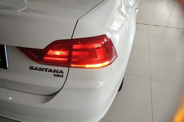 Used Volkswagen Santana 2016 1.6L Automatic Fashion Edition Right Rear Taillight