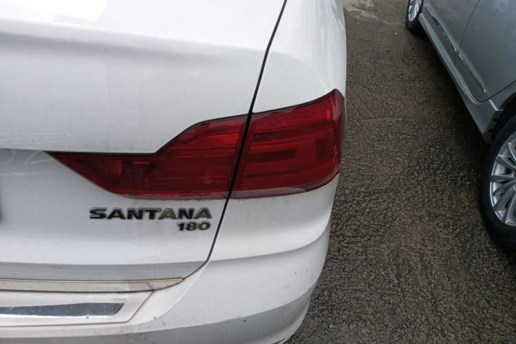 Used Volkswagen Santana 2016 1.6L Manual Fashion Edition Right Rear Taillight