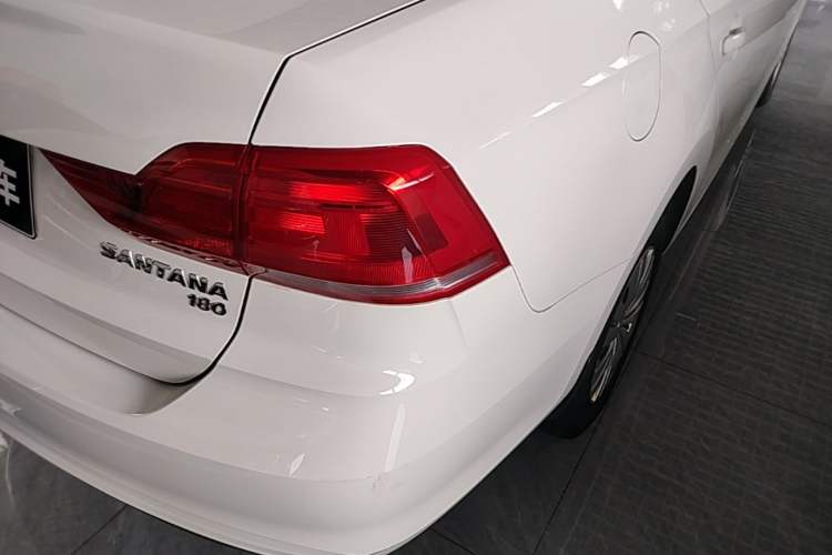 Used Volkswagen Santana 2016 1.6L Manual Fashion Edition Right Rear Taillight