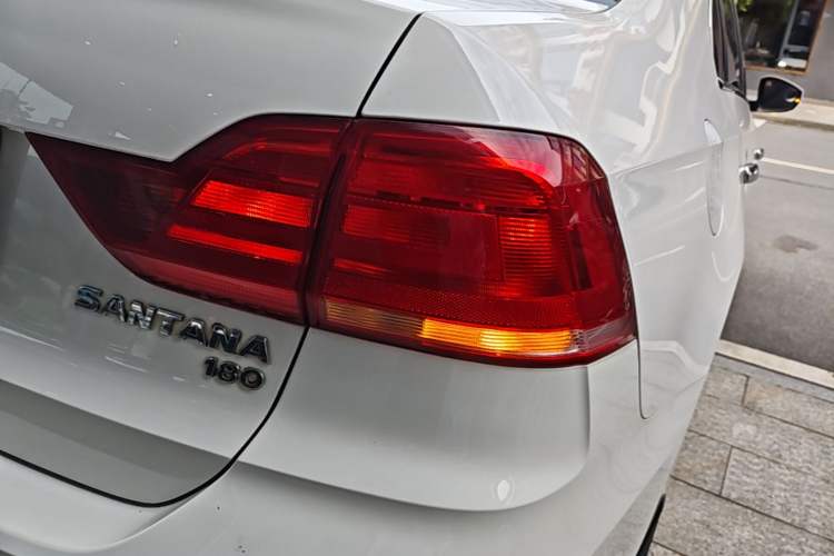 Used Volkswagen Santana 2016 1.6L Automatic Fashion Edition Right Rear Taillight