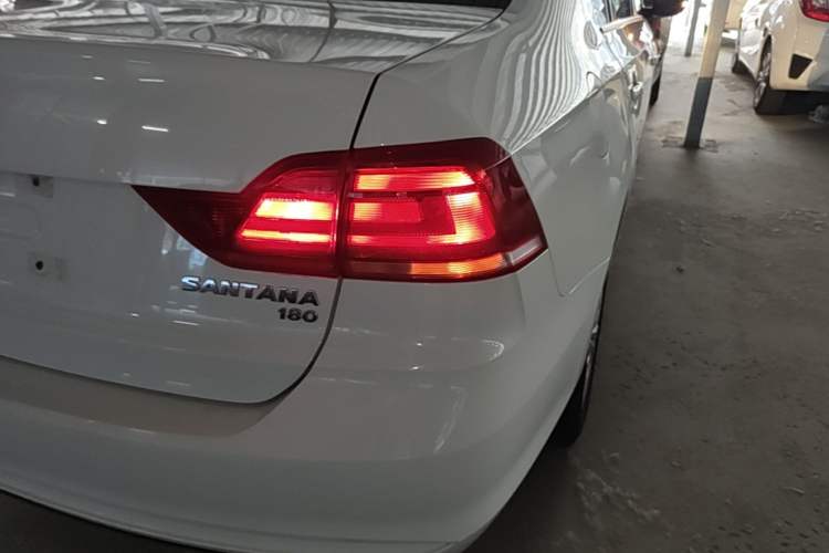 Used Volkswagen Santana 2016 1.6L Manual Fashion Edition Right Rear Taillight