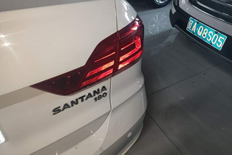 Used Volkswagen Santana 2016 1.6L Manual Fashion Edition Right Rear Taillight