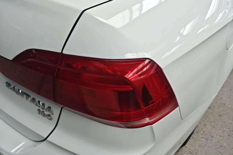 Used Volkswagen Santana 2016 1.6L Automatic Fashion Edition Right Rear Taillight
