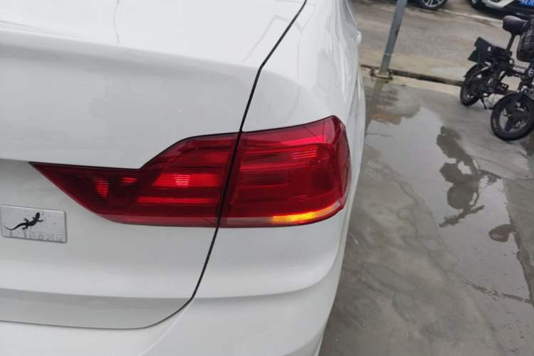 Used Volkswagen Santana 2016 1.6L Automatic Comfort Edition Right Rear Taillight