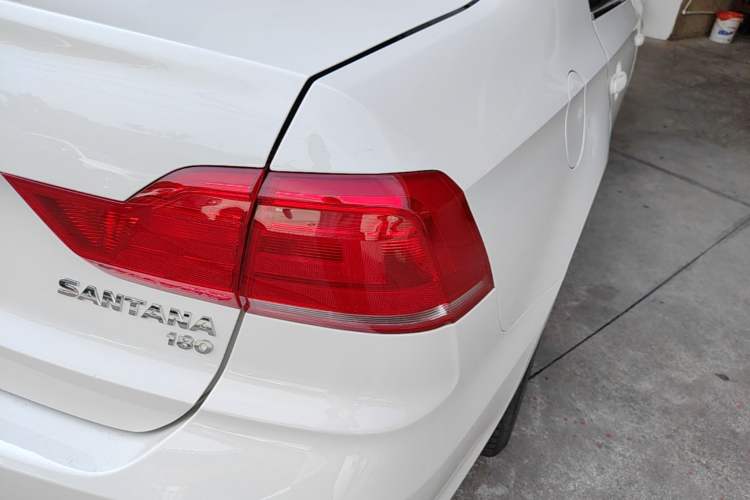 Used Volkswagen Santana 2016 1.6L Automatic Comfort Edition Right Rear Taillight