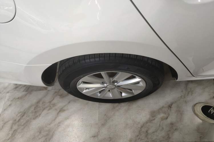 Used Volkswagen Santana 2016 1.6L Automatic Fashion Edition Right Rear Wheel Hub