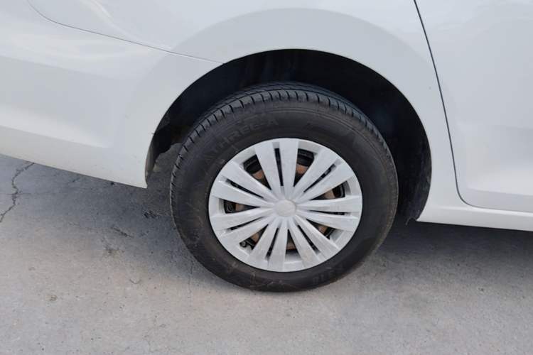 Used Volkswagen Santana 2016 1.6L Manual Fashion Edition Right Rear Wheel Hub