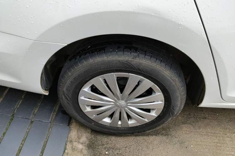 Used Volkswagen Santana 2016 1.6L Automatic Fashion Edition Right Rear Wheel Hub