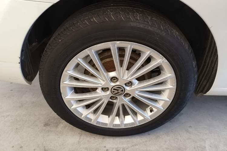 Used Volkswagen Santana 2016 1.6L Automatic Fashion Edition Right Rear Wheel Hub