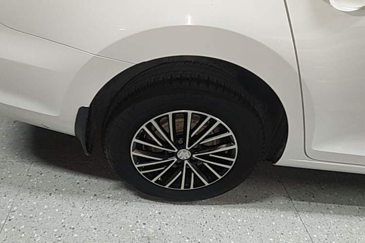 Used Volkswagen Santana 2016 1.6L Automatic Fashion Edition Right Rear Wheel Hub