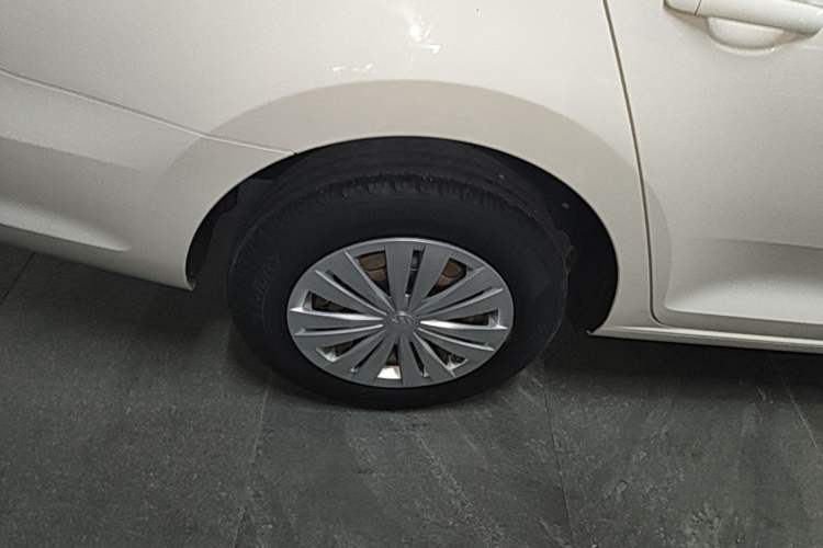 Used Volkswagen Santana 2016 1.4L Manual Fashion Edition Right Rear Wheel Hub