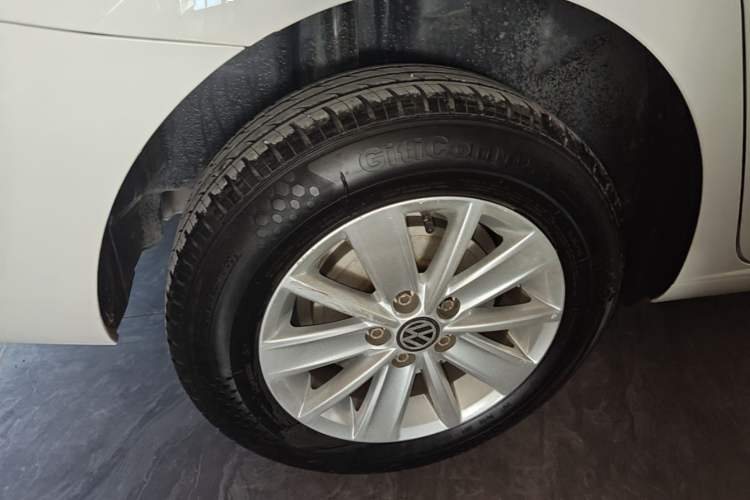 Used Volkswagen Santana 2016 1.6L Automatic Fashion Edition Right Rear Wheel Hub