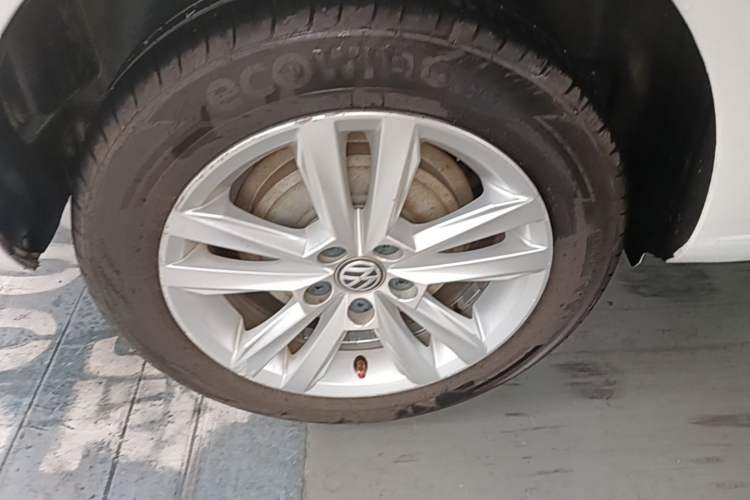 Used Volkswagen Santana 2016 1.6L Automatic Comfort Edition Right Rear Wheel Hub