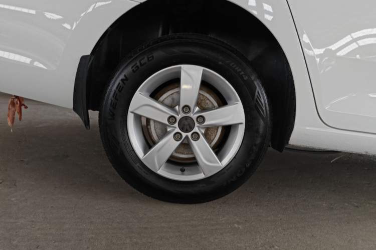 Used Volkswagen Santana 2016 1.6L Automatic Fashion Edition Right Rear Wheel Hub