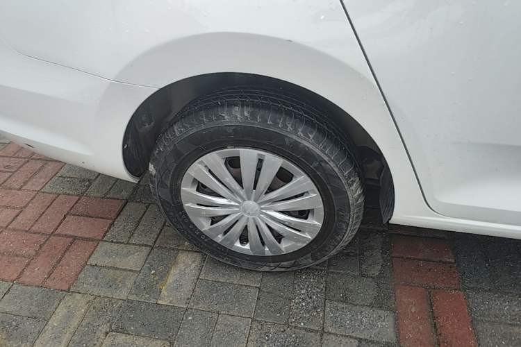 Used Volkswagen Santana 2016 1.6L Automatic Fashion Edition Right Rear Wheel Hub