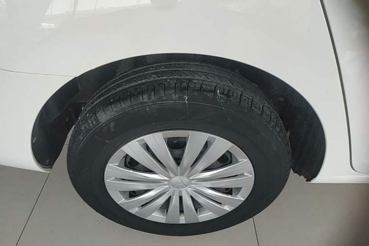 Used Volkswagen Santana 2016 1.6L Automatic Fashion Edition Right Rear Wheel Hub