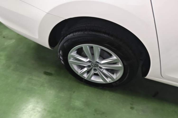 Used Volkswagen Santana 2016 1.6L Automatic Comfort Edition Right Rear Wheel Hub
