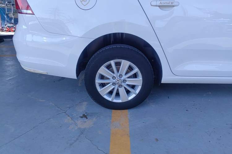 Used Volkswagen Santana 2016 1.6L Manual Fashion Edition Right Rear Wheel Hub