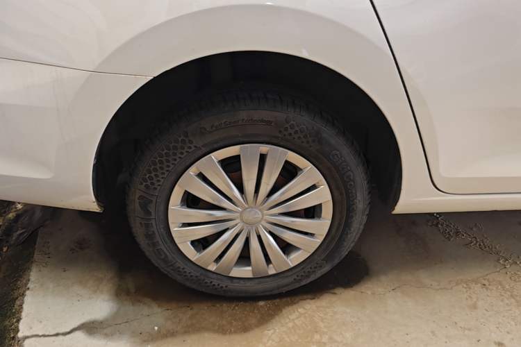 Used Volkswagen Santana 2016 1.6L Manual Fashion Edition Right Rear Wheel Hub
