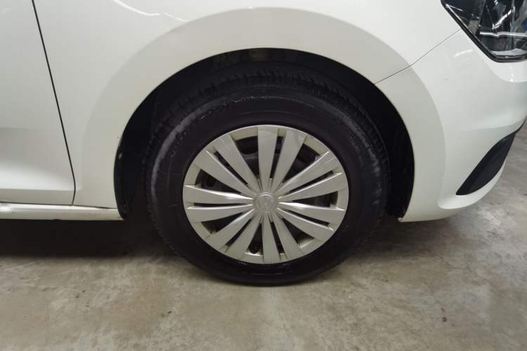 Used Volkswagen Santana 2016 1.4L Manual Fashion Edition Right Rear Wheel Hub