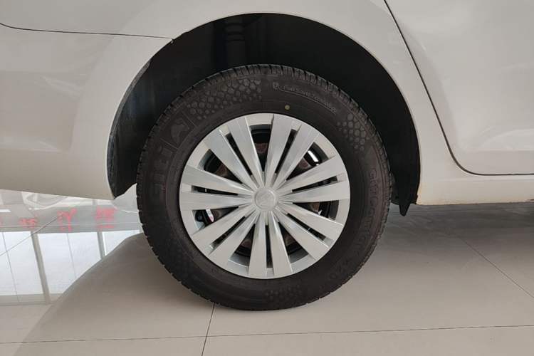 Used Volkswagen Santana 2016 1.4L Manual Fashion Edition Right Rear Wheel Hub