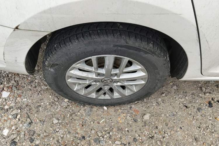 Used Volkswagen Santana 2016 1.6L Automatic Fashion Edition Right Rear Wheel Hub