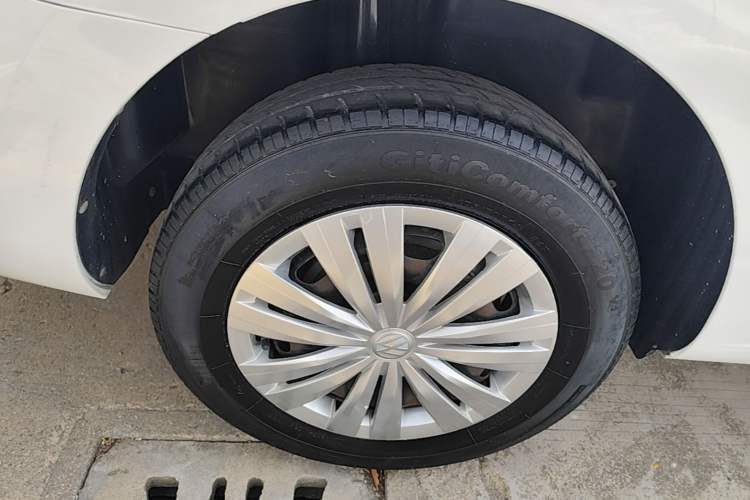 Used Volkswagen Santana 2016 1.6L Manual Fashion Edition Right Rear Wheel Hub