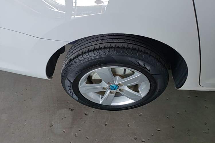 Used Volkswagen Santana 2016 1.6L Manual Fashion Edition Right Rear Wheel Hub