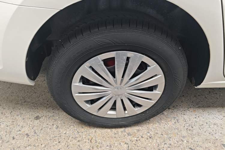 Used Volkswagen Santana 2016 1.6L Automatic Fashion Edition Right Rear Wheel Hub