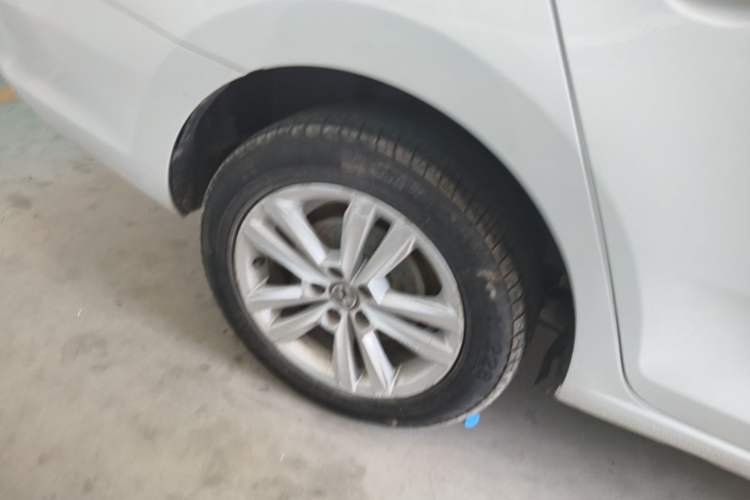 Used Volkswagen Santana 2016 1.6L Automatic Comfort Edition Right Rear Wheel Hub
