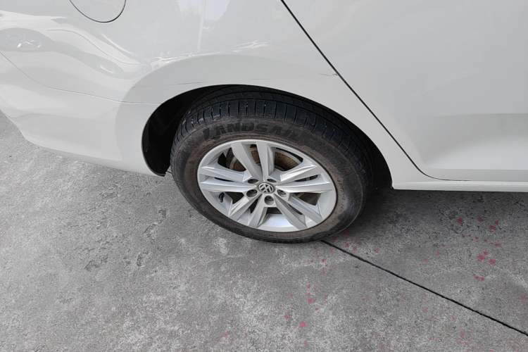 Used Volkswagen Santana 2016 1.6L Automatic Comfort Edition Right Rear Wheel Hub