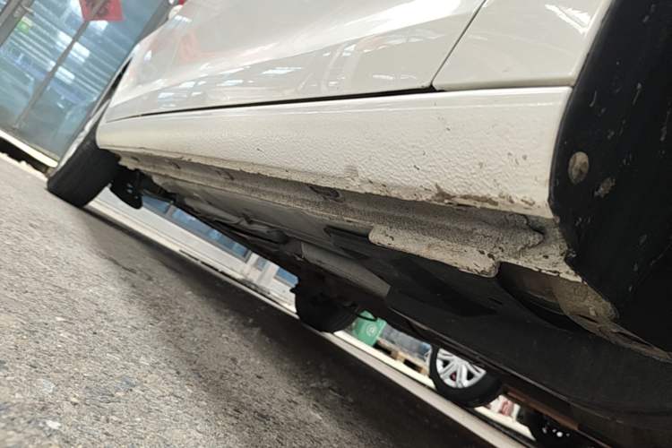 Used Volkswagen Santana 2016 1.6L Automatic Fashion Edition Right Side Sill