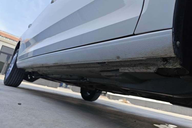 Used Volkswagen Santana 2016 1.6L Automatic Comfort Edition Right Side Sill