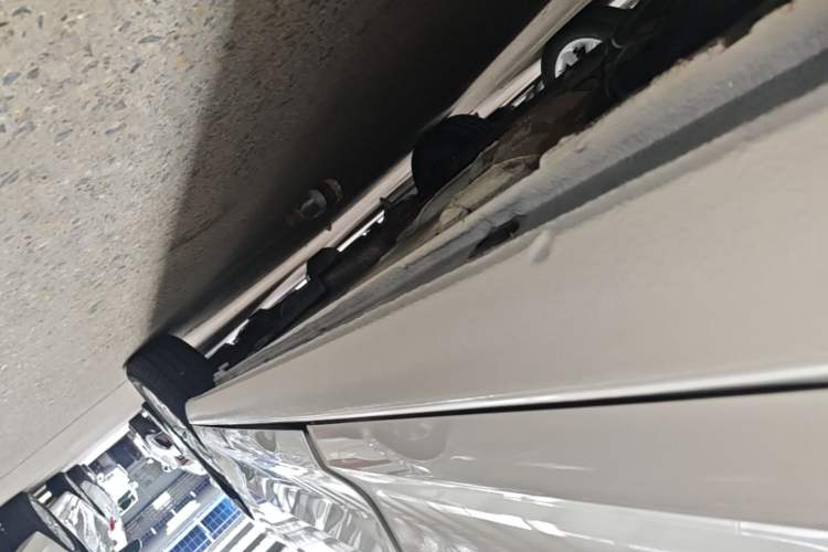 Used Volkswagen Santana 2016 1.6L Automatic Fashion Edition Right Side Sill