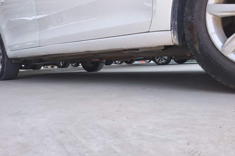 Used Volkswagen Santana 2016 1.6L Automatic Comfort Edition Right Side Sill
