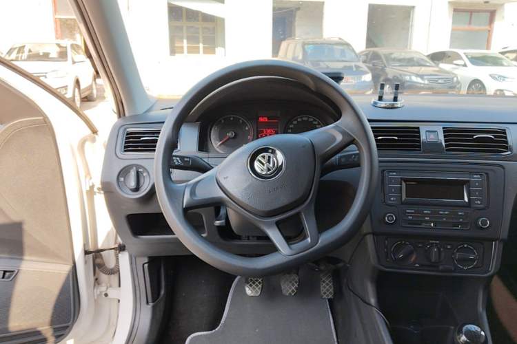 Used Volkswagen Santana 2016 1.4L Manual Fashion Edition Steering Wheel