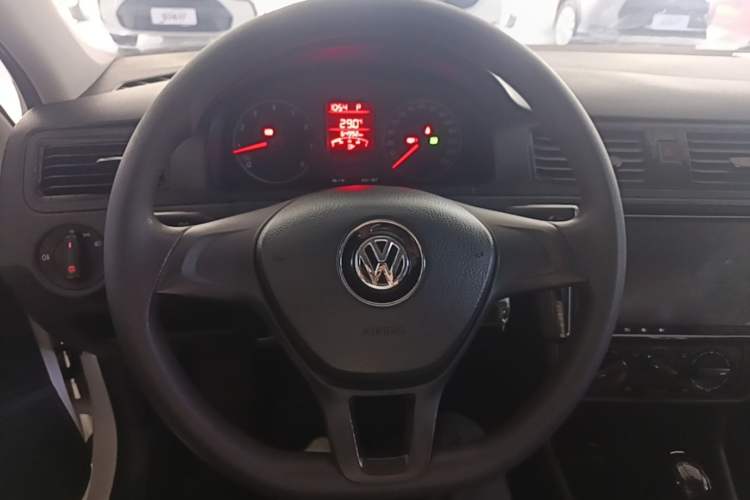 Used Volkswagen Santana 2016 1.6L Automatic Fashion Edition Steering Wheel