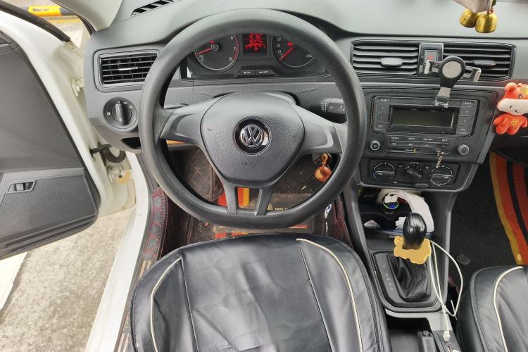 Used Volkswagen Santana 2016 1.6L Automatic Fashion Edition Steering Wheel