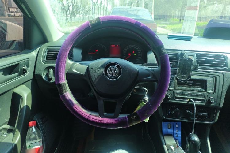Used Volkswagen Santana 2016 1.6L Automatic Fashion Edition Steering Wheel
