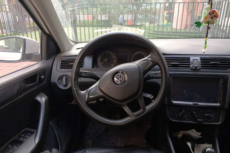 Used Volkswagen Santana 2016 1.4L Manual Fashion Edition Steering Wheel