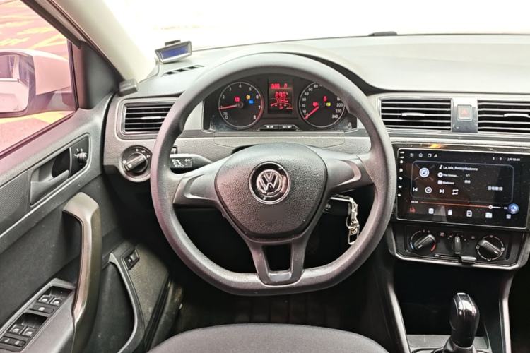 Used Volkswagen Santana 2016 1.6L Automatic Fashion Edition Steering Wheel