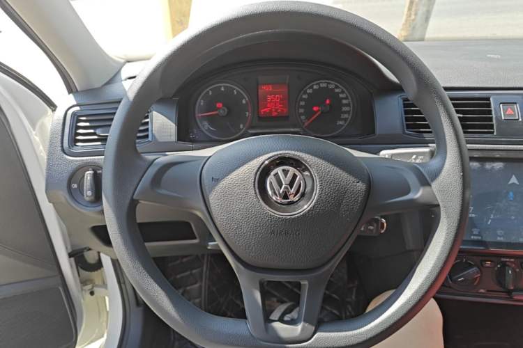Used Volkswagen Santana 2016 1.4L Manual Fashion Edition Steering Wheel
