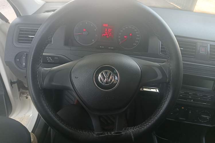 Used Volkswagen Santana 2016 1.6L Manual Fashion Edition Steering Wheel